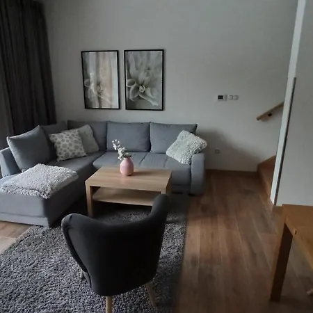 Pod Modrinem 아파트