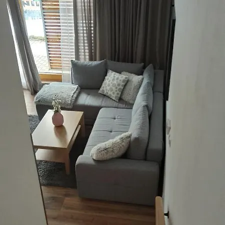 Pod Modrinem 아파트 *